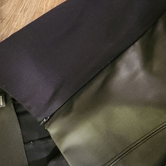 Ann Taylor Faux Leather leggings in black size 4 - Picture 4 of 10